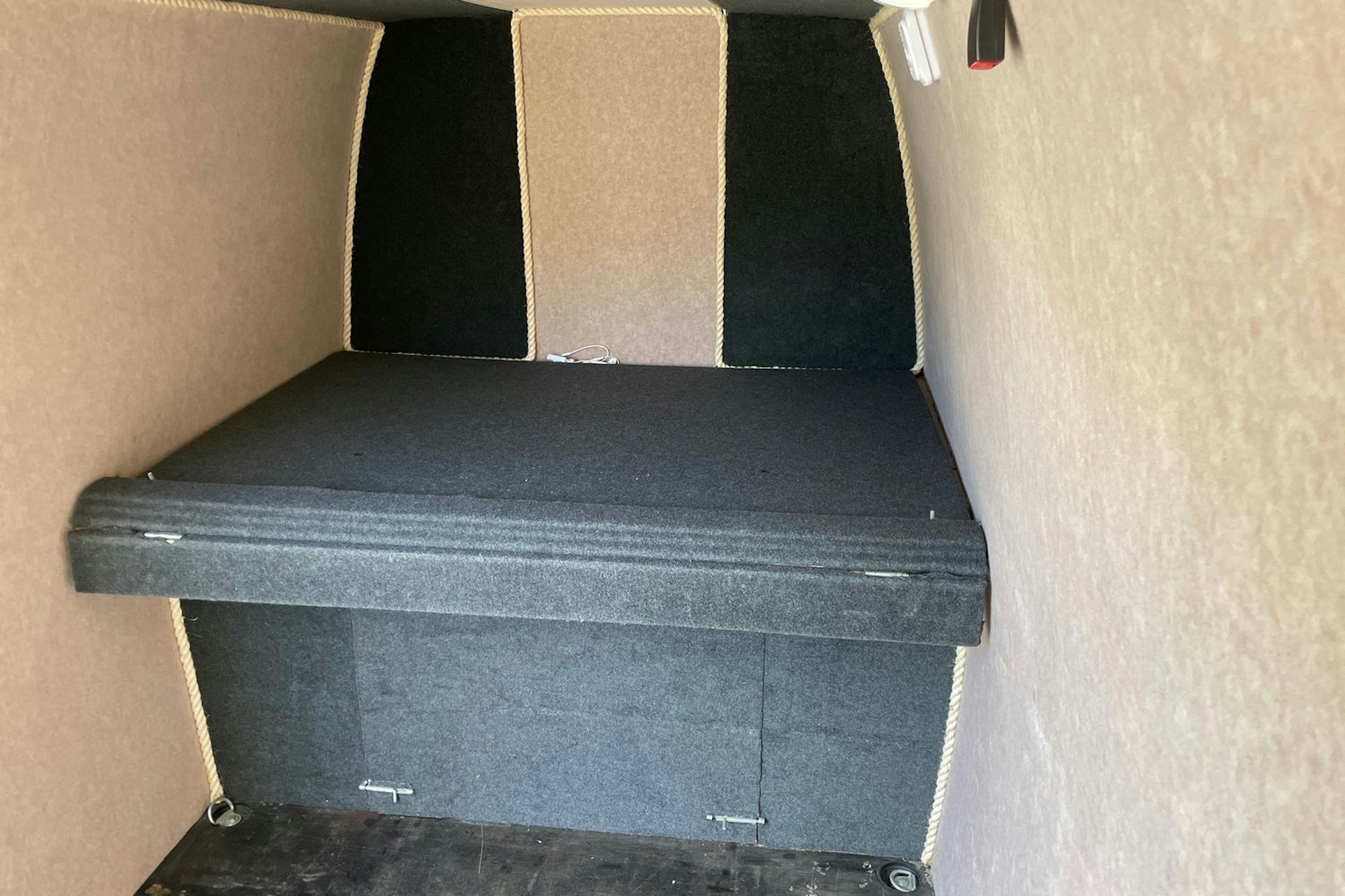Keltainen Iveco 50C18 2018 kuva 11.