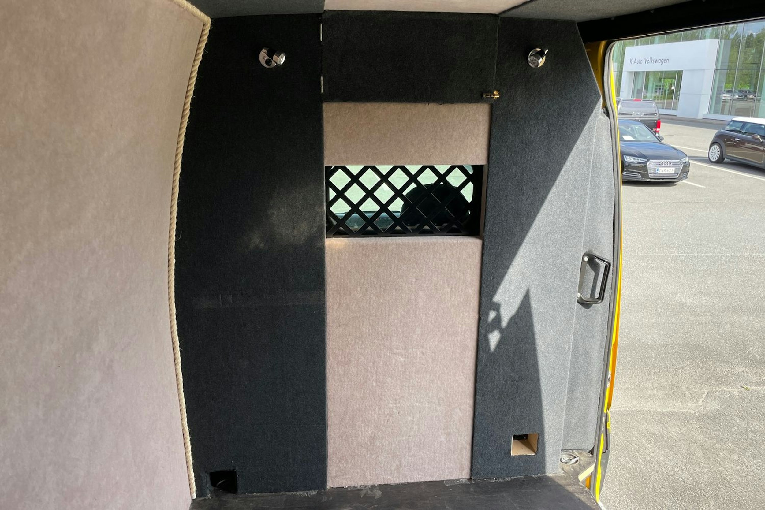 Keltainen Iveco 50C18 2018 kuva 15.
