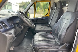Keltainen Iveco 50C18 2018 kuva 23.