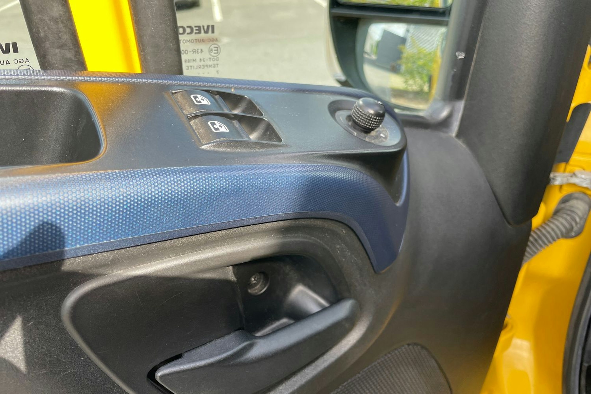 Keltainen Iveco 50C18 2018 kuva 24.