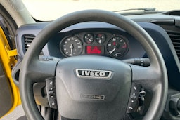 Keltainen Iveco 50C18 2018 kuva 30.