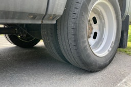 Keltainen Iveco 50C18 2018 kuva 36.