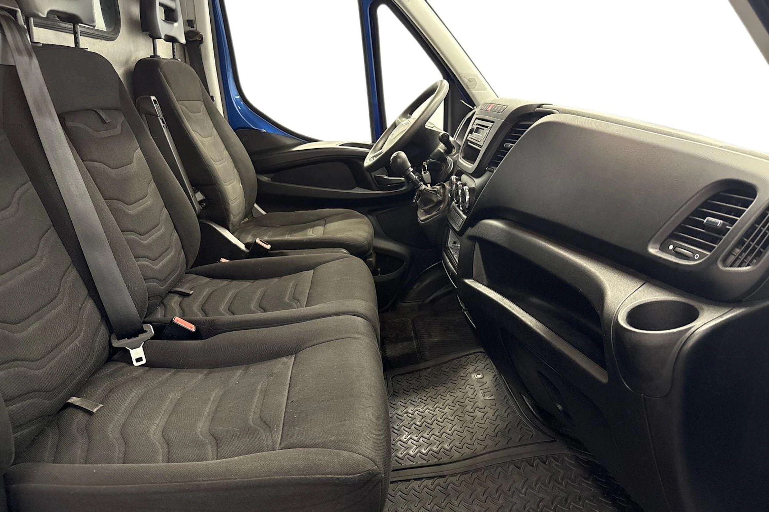 sininen Iveco Daily 2016 kuva 9.