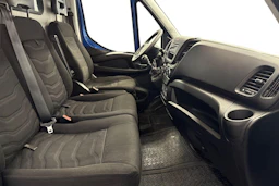 sininen Iveco Daily 2016 kuva 9.