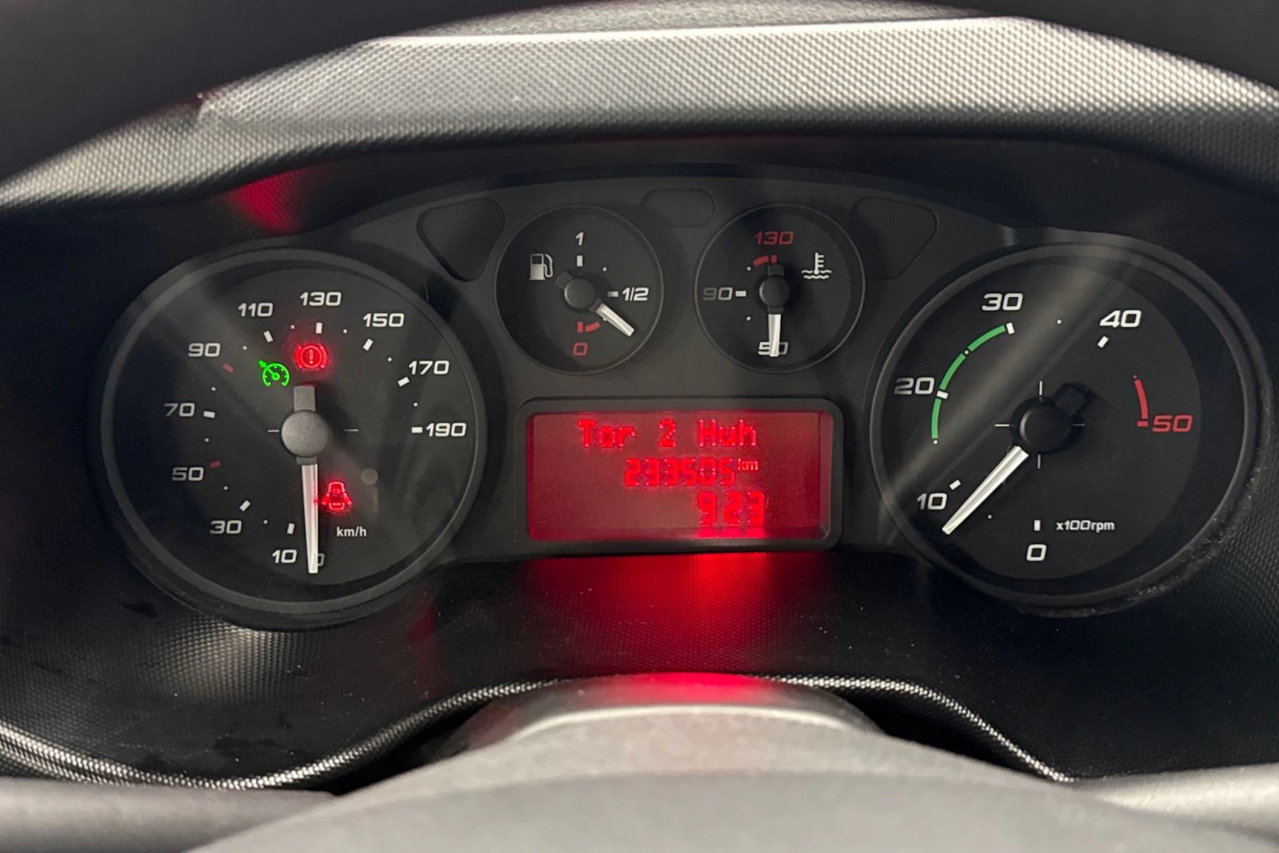 sininen Iveco Daily 2016 kuva 17.
