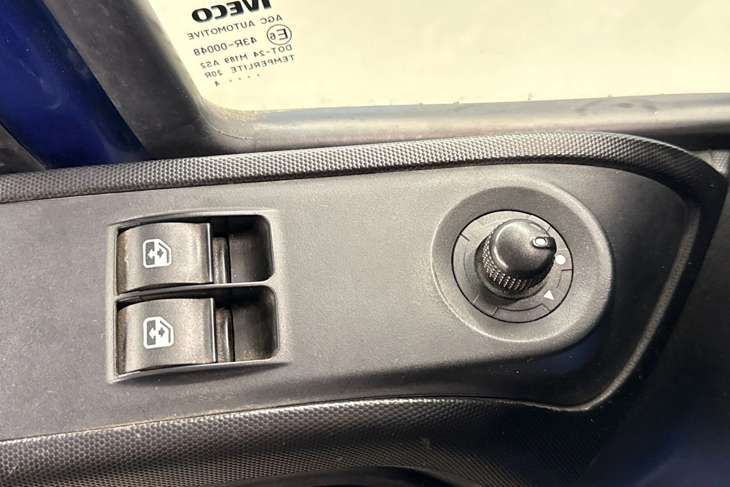 sininen Iveco Daily 2016 kuva 20.