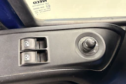 sininen Iveco Daily 2016 kuva 20.