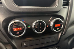 sininen Iveco Daily 2016 kuva 22.