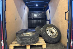 sininen Iveco Daily 2016 kuva 27.