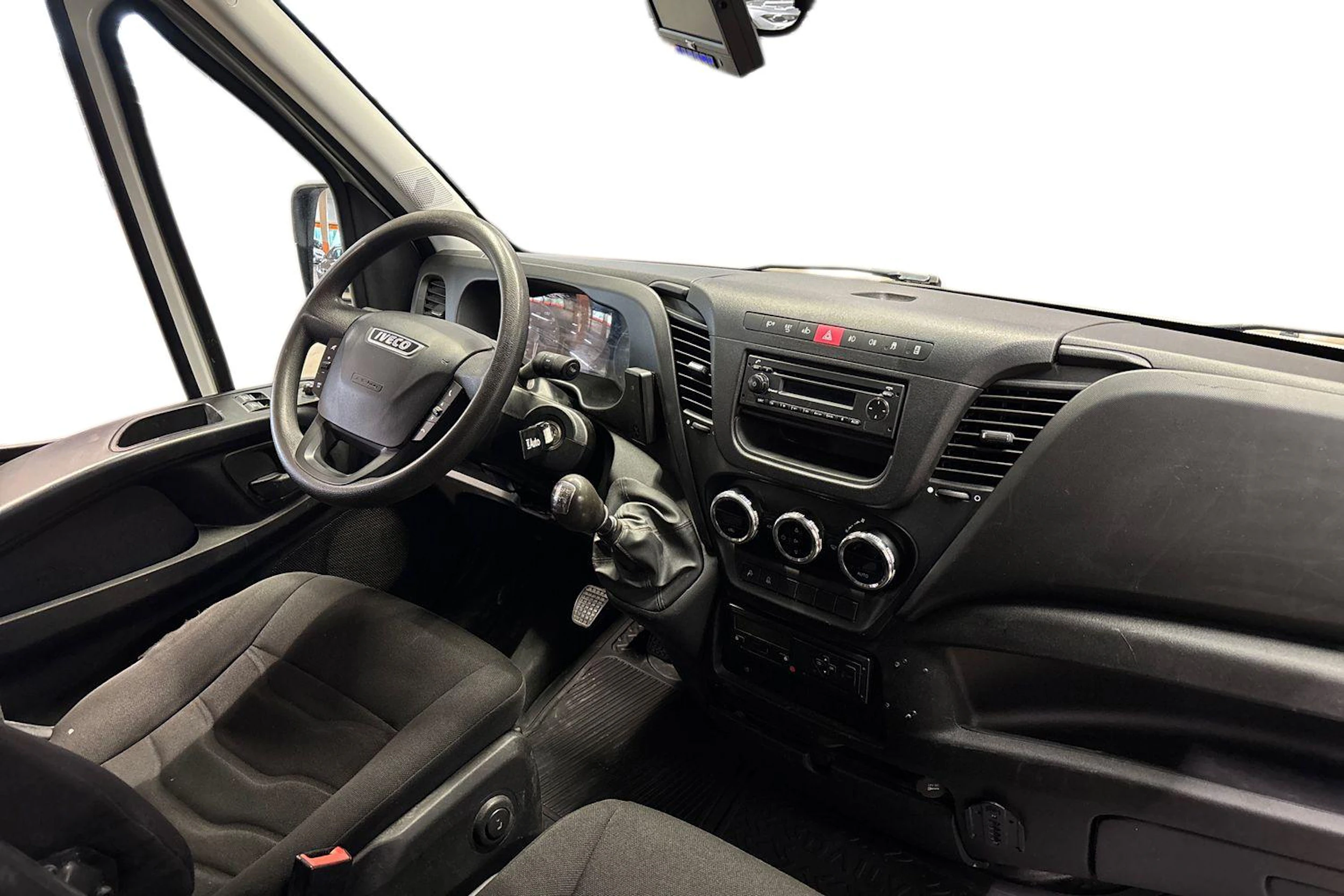 valkoinen Iveco Daily 2016 kuva 9.