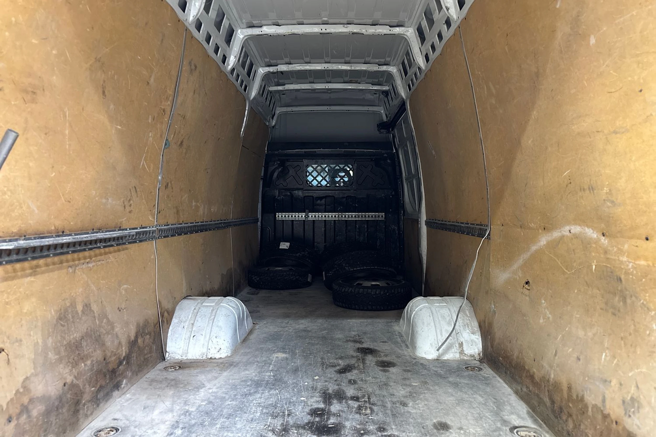 valkoinen Iveco Daily 2016 kuva 26.