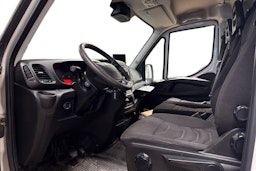 valkoinen Iveco Daily 2016 kuva 3.