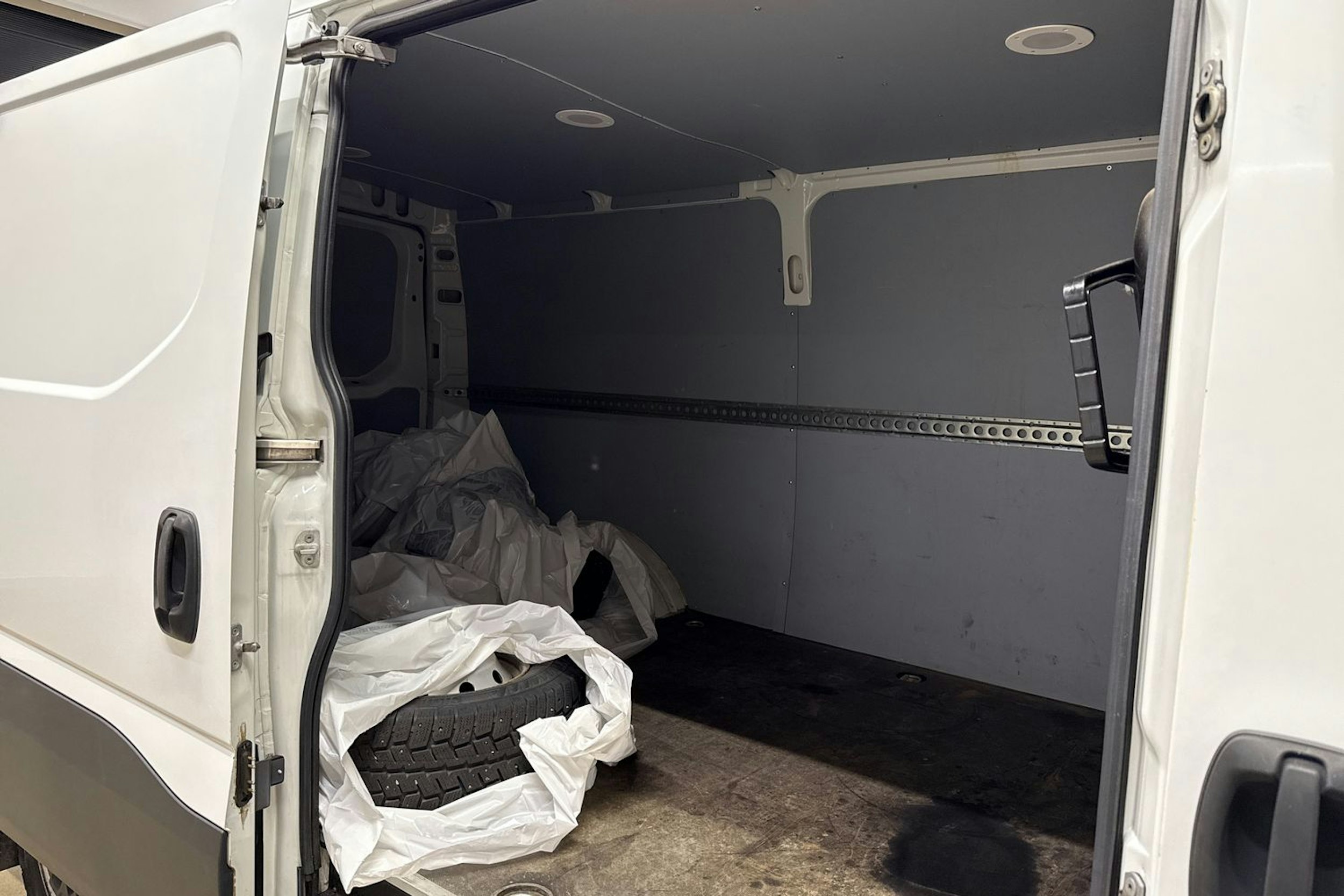 valkoinen Iveco Daily 2016 kuva 15.