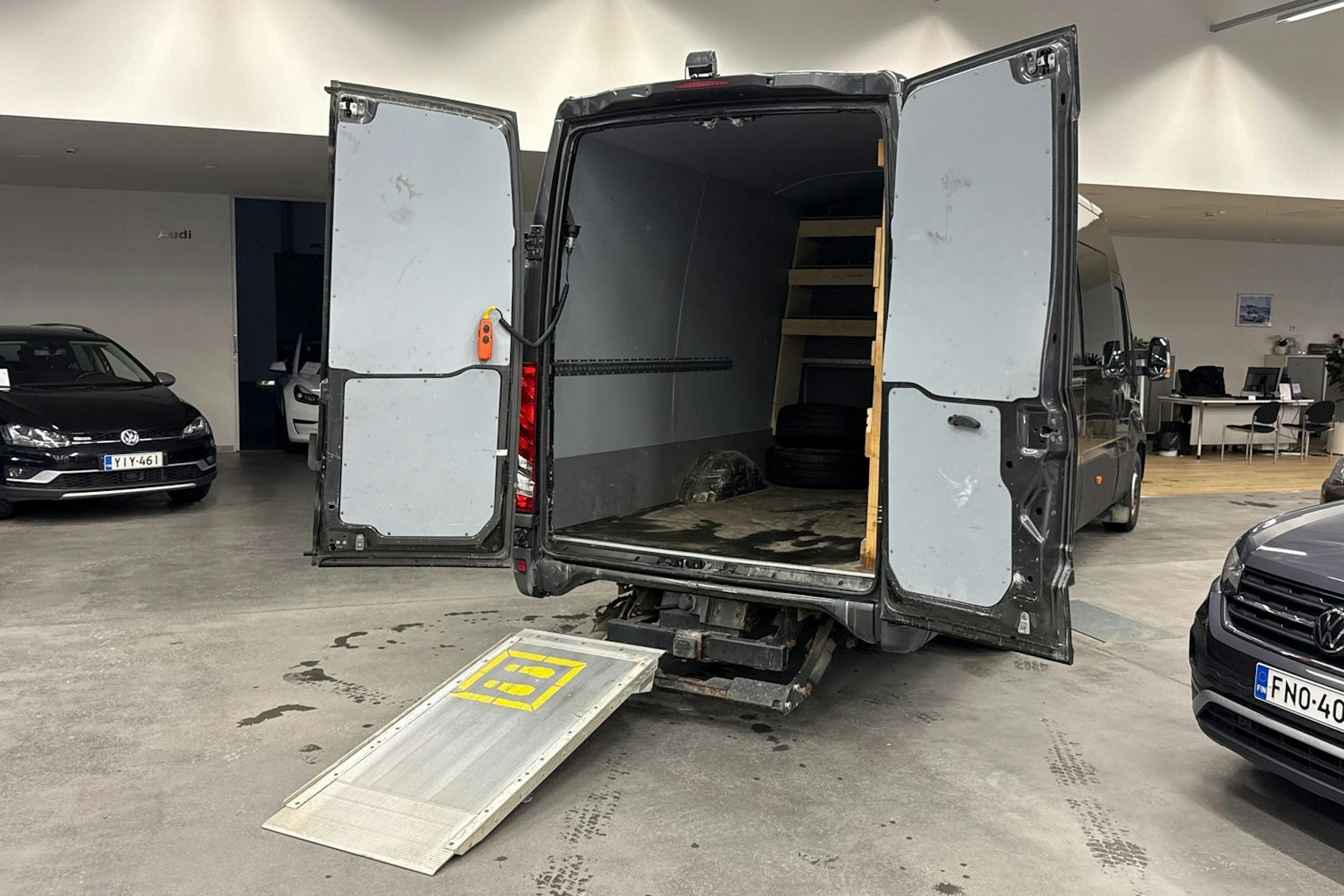 harmaa Iveco Daily 2017 kuva 13.