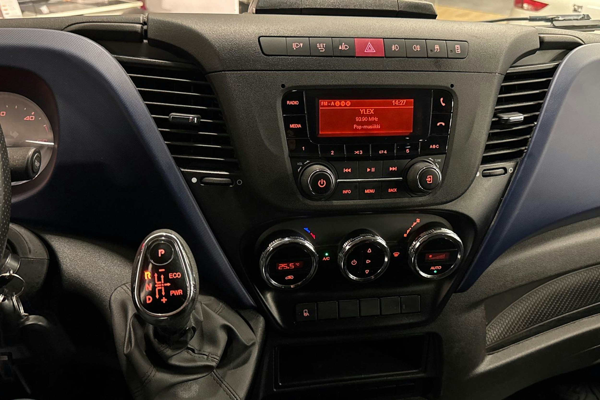 harmaa Iveco Daily 2017 kuva 20.