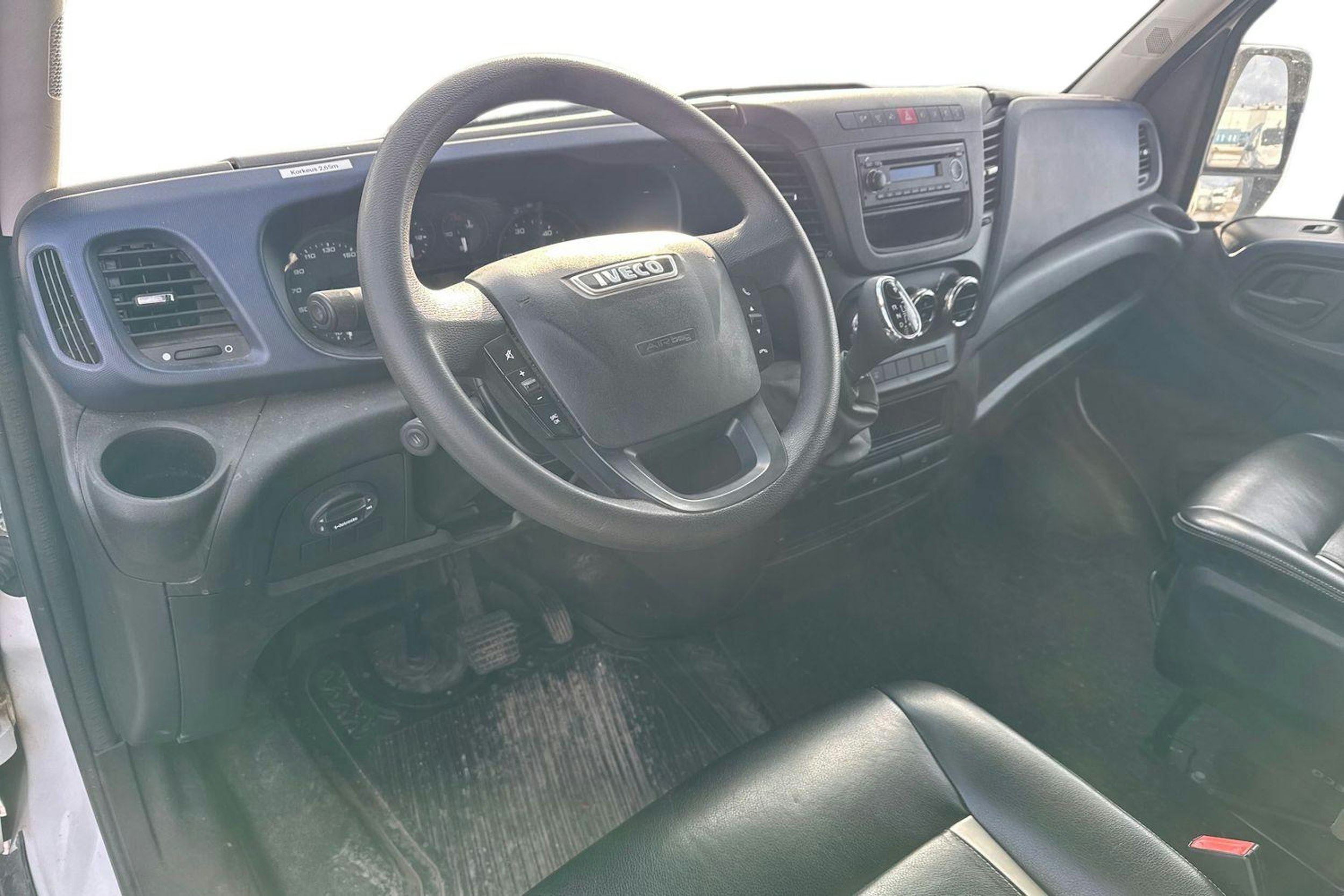 valkoinen Iveco Daily 2017 kuva 3.