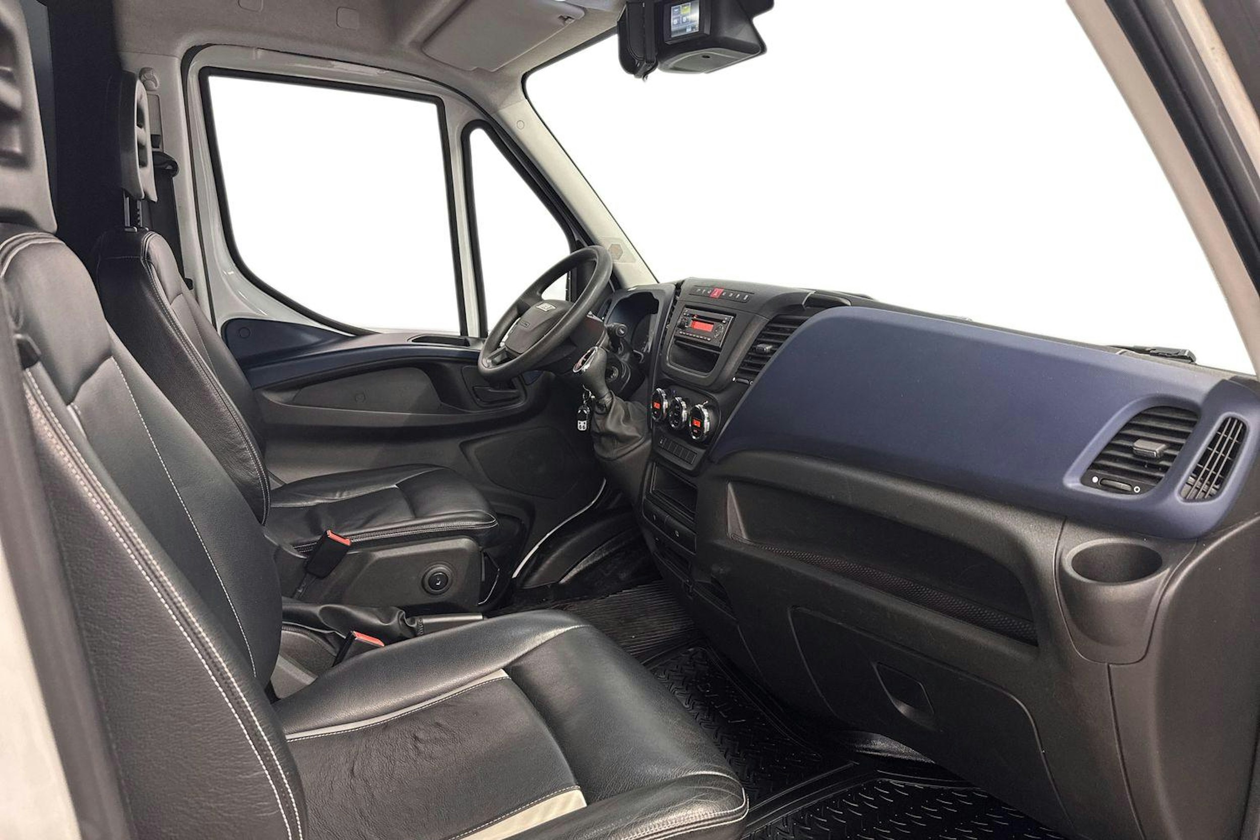 valkoinen Iveco Daily 2017 kuva 9.