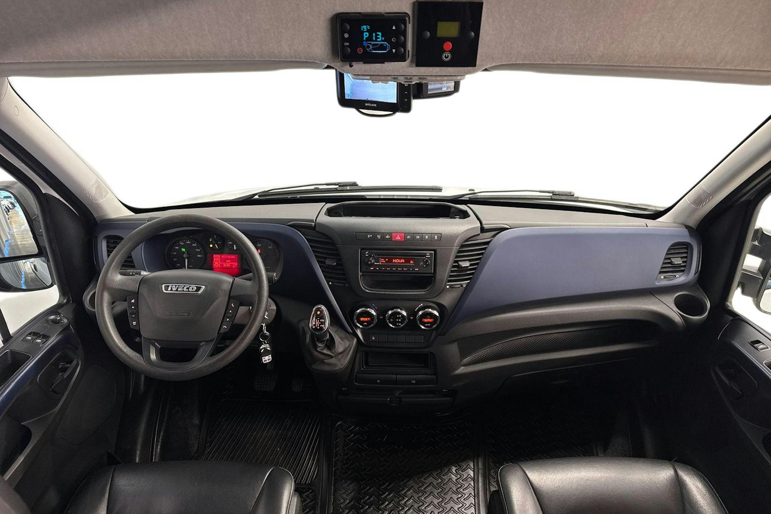 valkoinen Iveco Daily 2017 kuva 11.