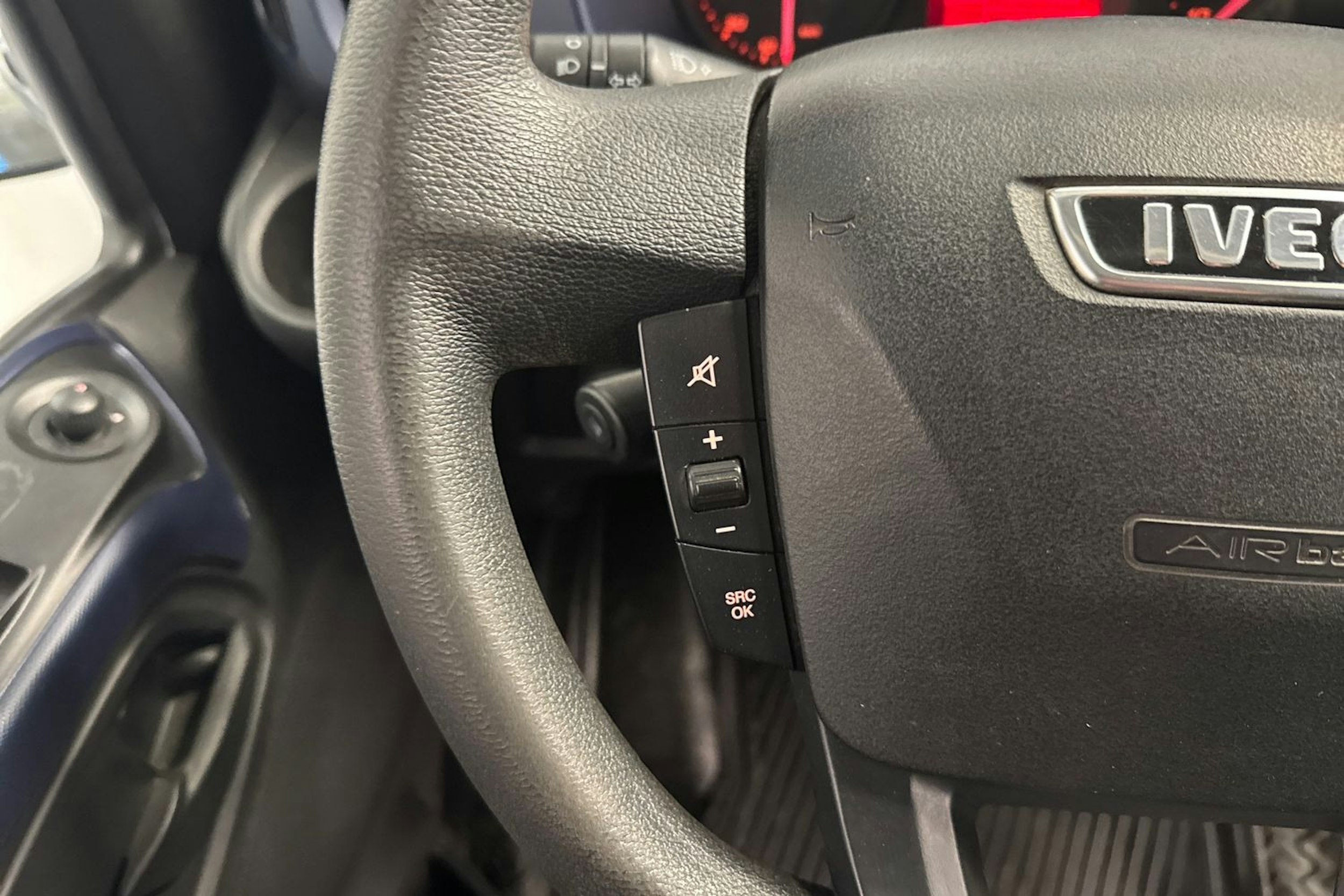 valkoinen Iveco Daily 2017 kuva 19.