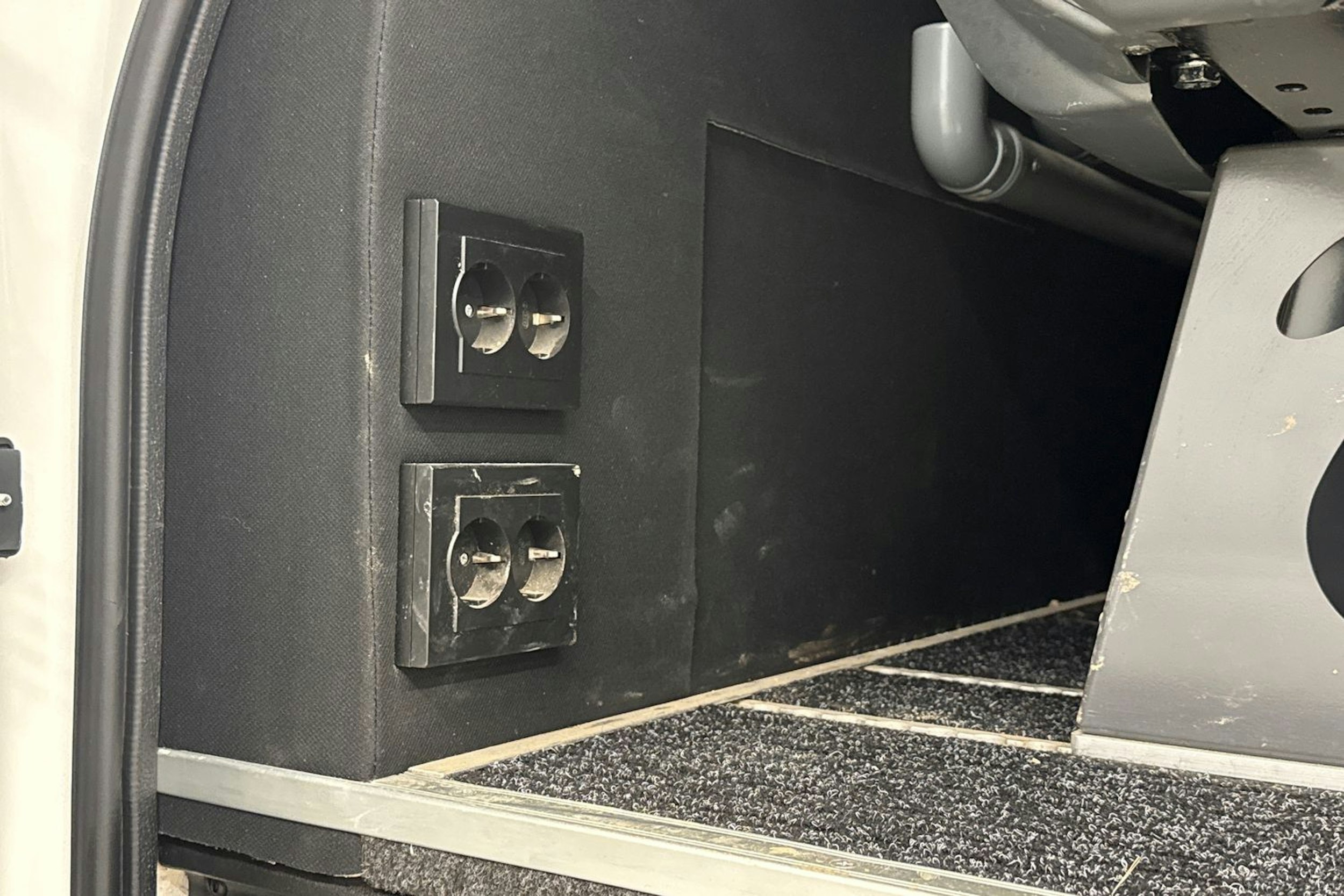 valkoinen Iveco Daily 2017 kuva 26.