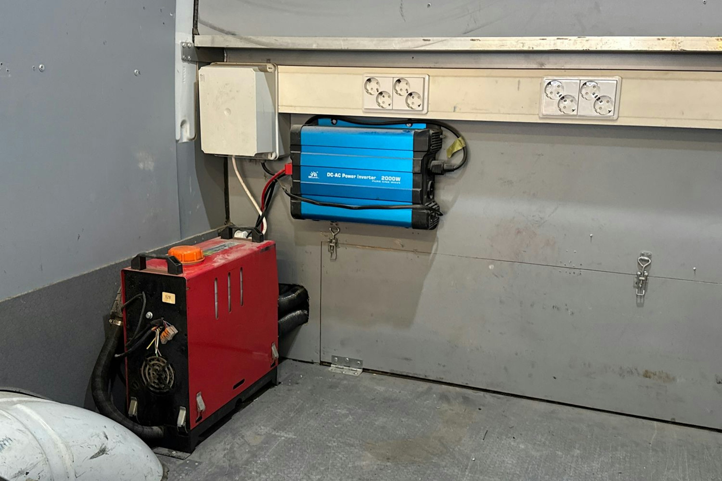 valkoinen Iveco Daily 2017 kuva 29.