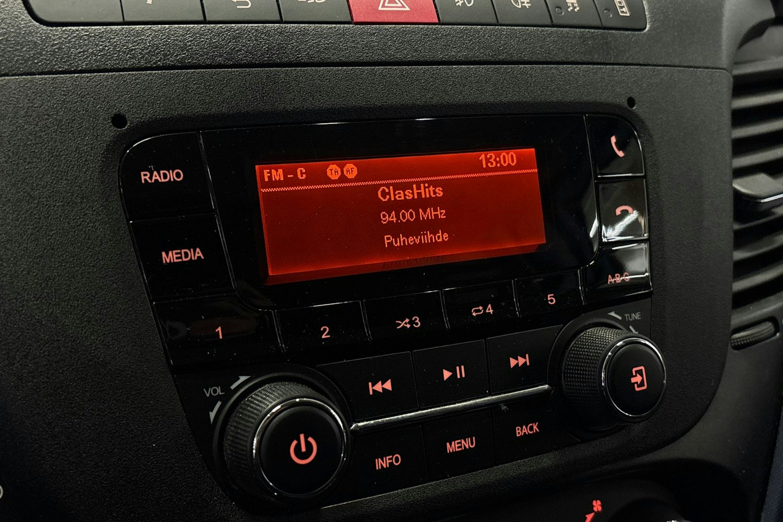 valkoinen Iveco Daily 2017 kuva 19.