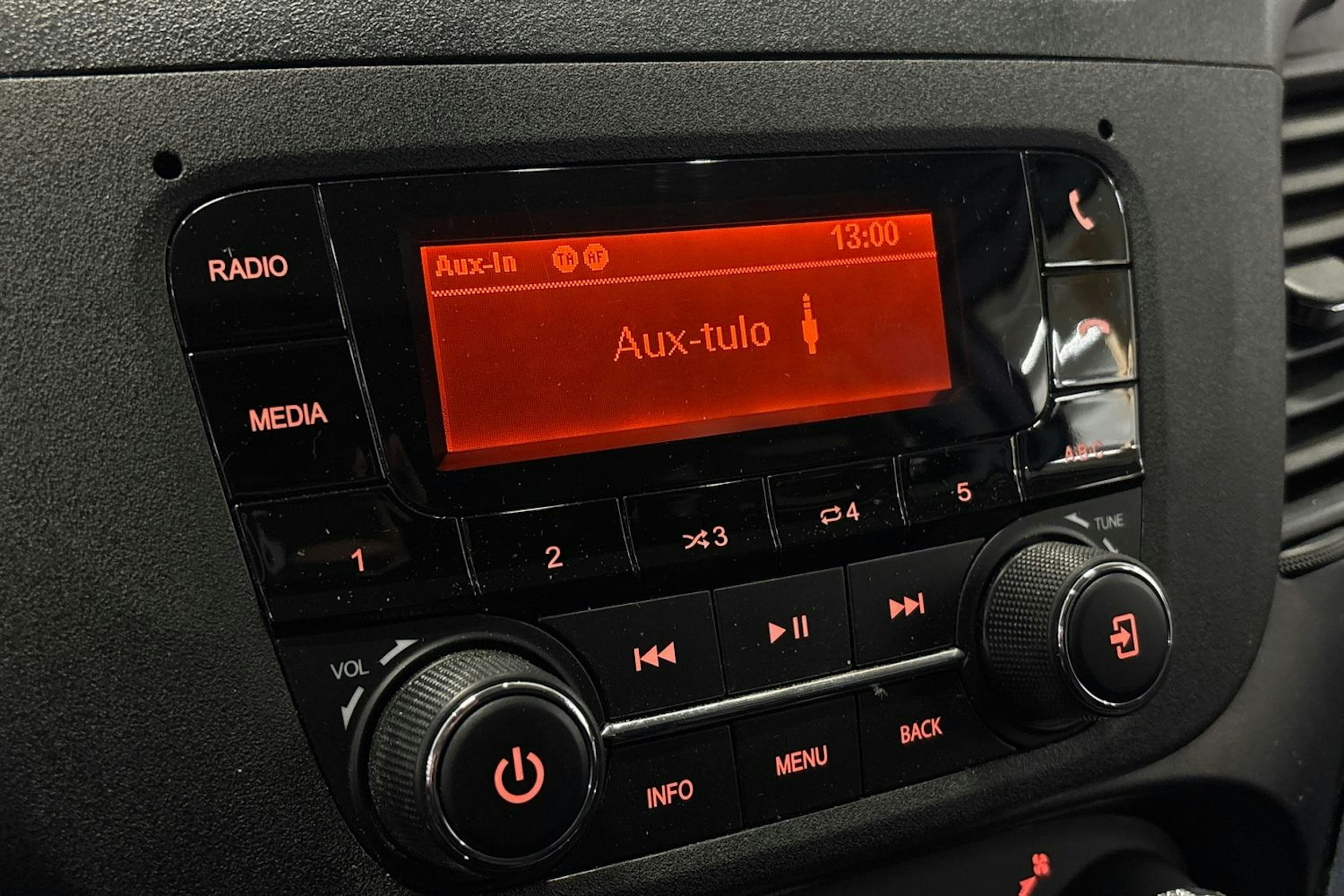 valkoinen Iveco Daily 2017 kuva 20.