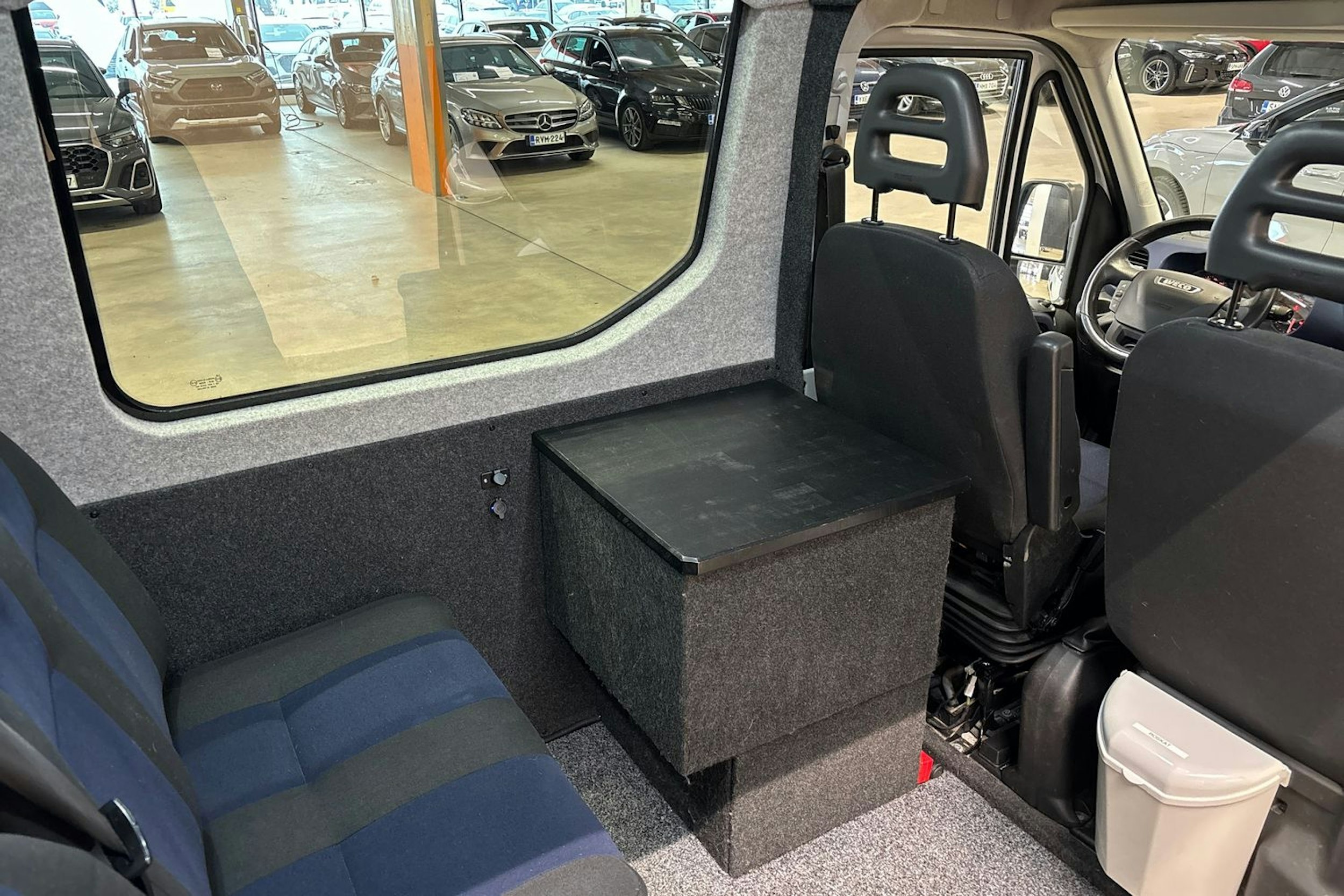 valkoinen Iveco Daily 2017 kuva 28.