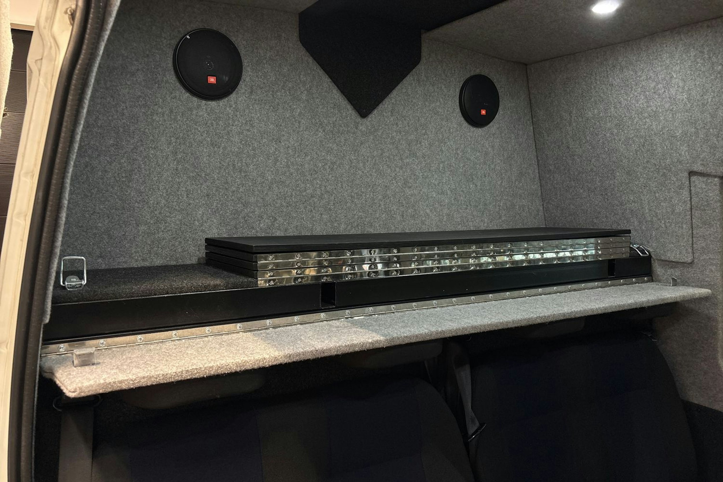 valkoinen Iveco Daily 2017 kuva 30.