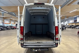 valkoinen Iveco Daily 2017 kuva 32.