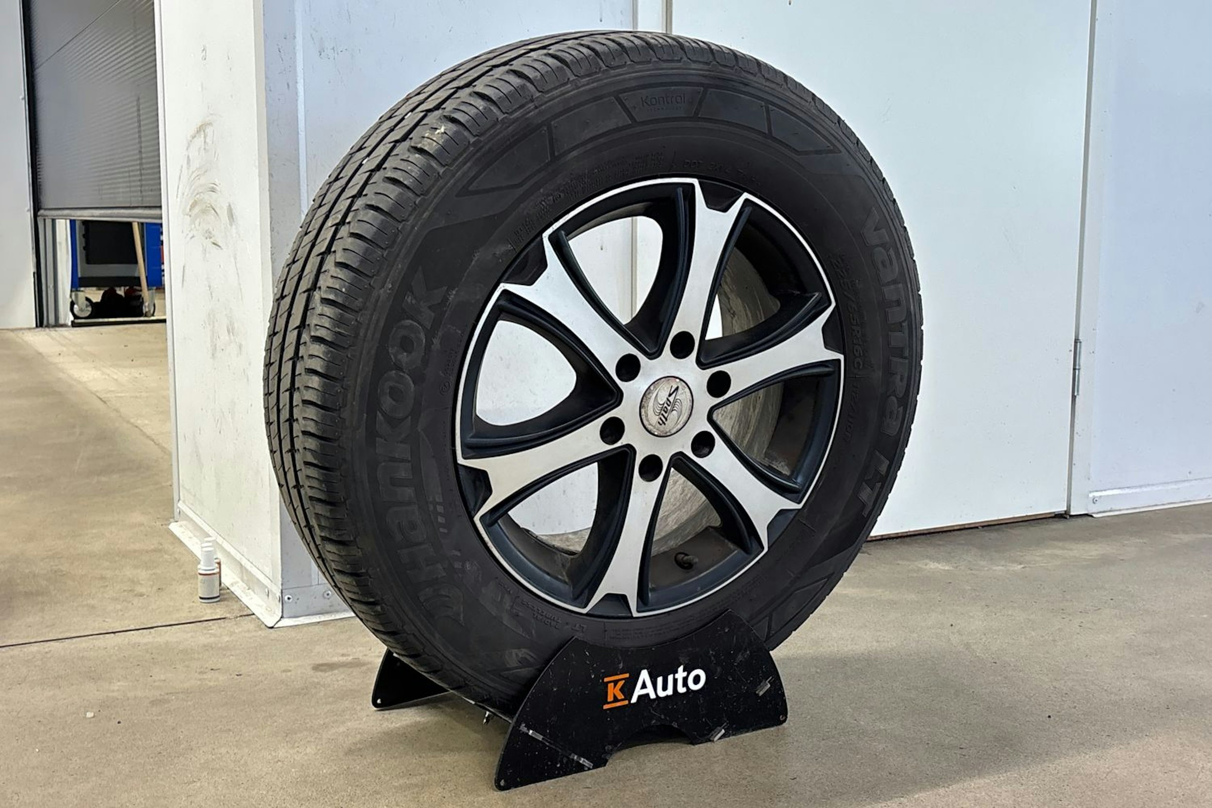 valkoinen Iveco Daily 2017 kuva 37.