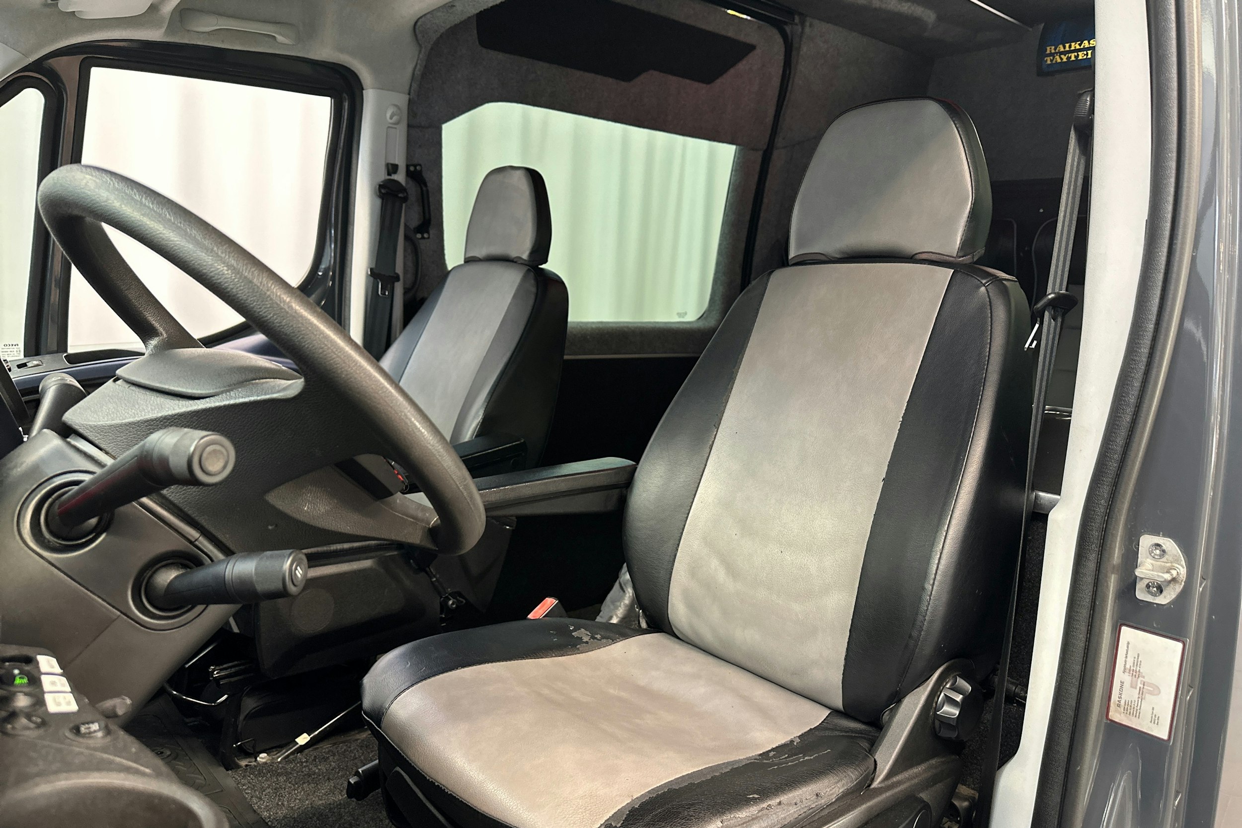 musta Iveco Daily 2017 kuva 7.