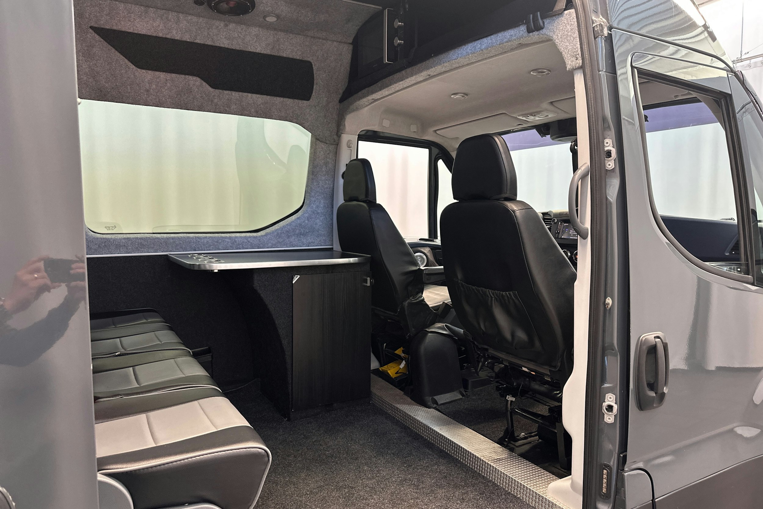 musta Iveco Daily 2017 kuva 13.