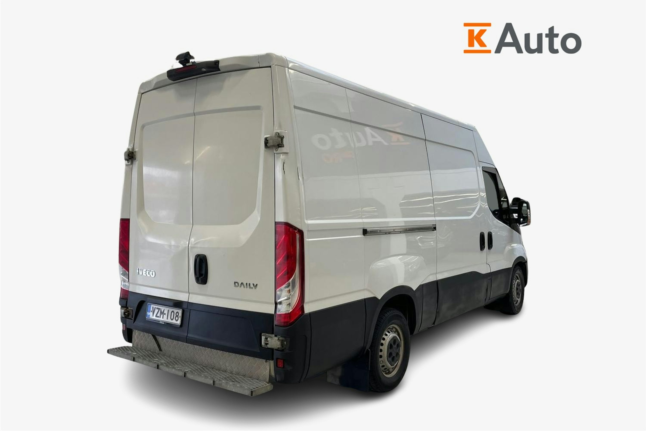 valkoinen Iveco Daily 2017 kuva 2.