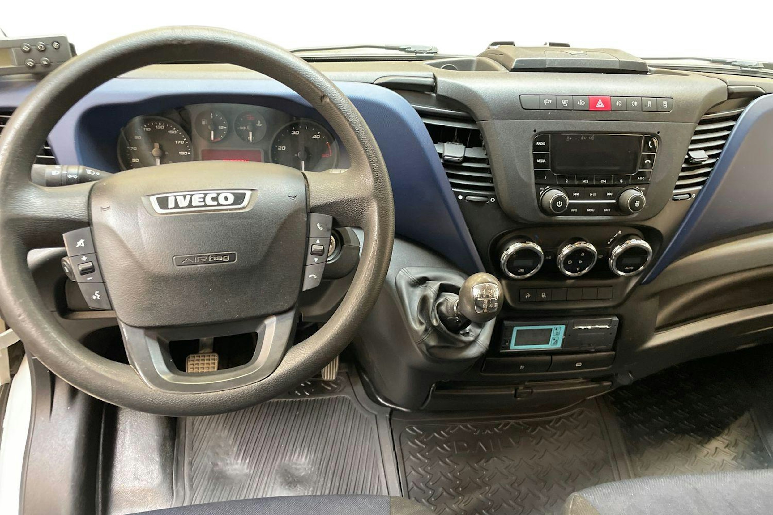 valkoinen Iveco Daily 2017 kuva 9.