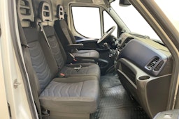 valkoinen Iveco Daily 2017 kuva 10.