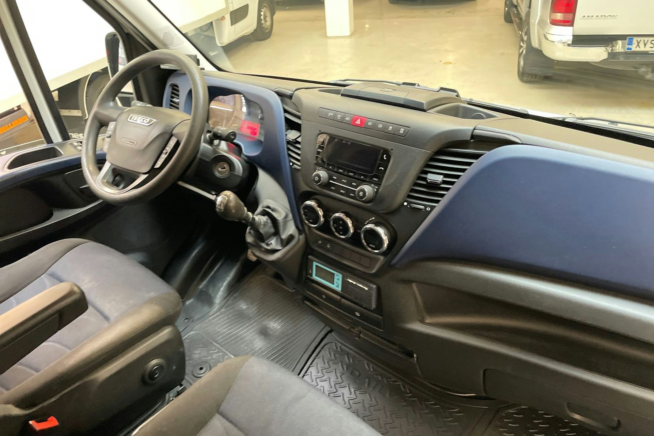 valkoinen Iveco Daily 2017 kuva 14.