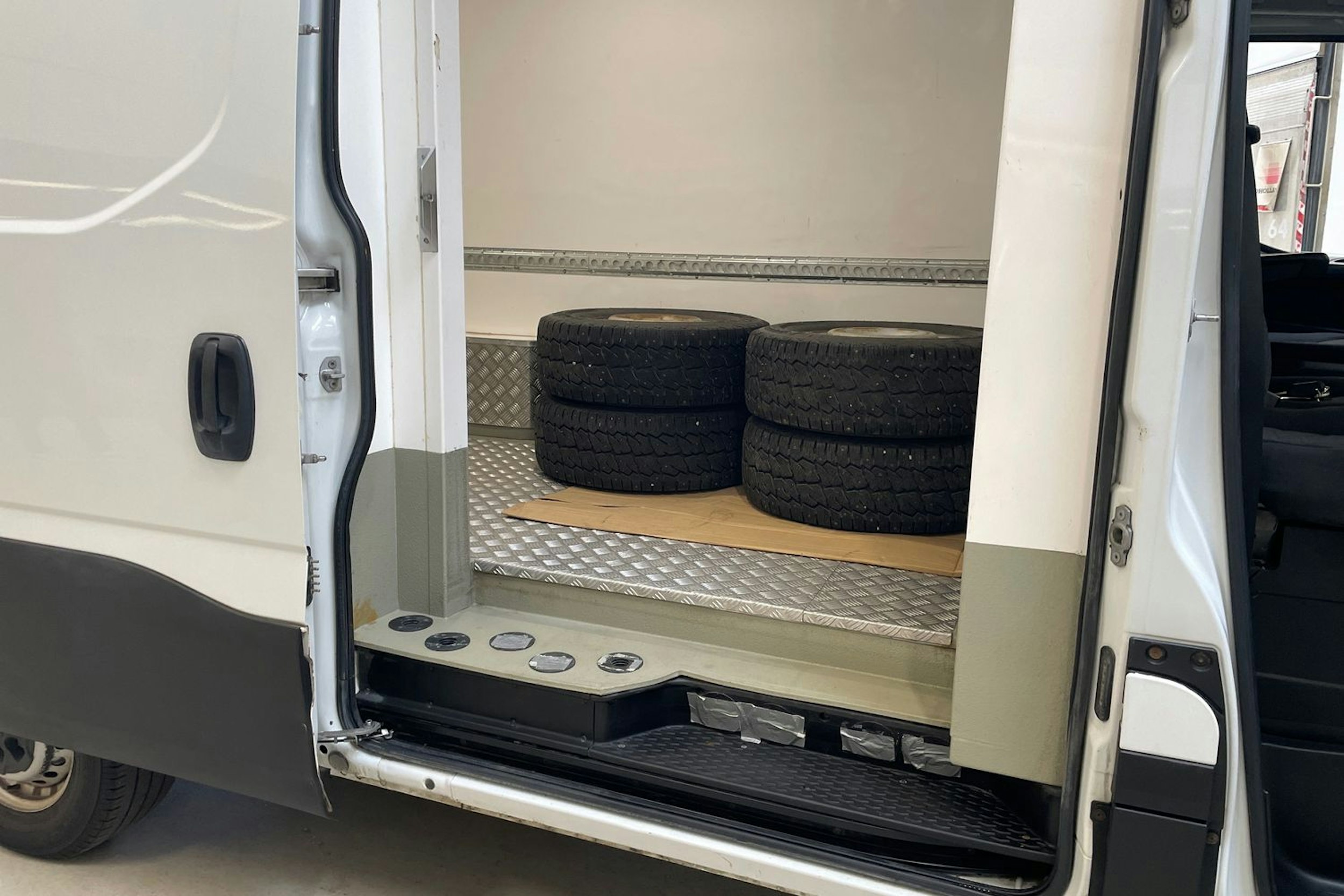 valkoinen Iveco Daily 2017 kuva 15.