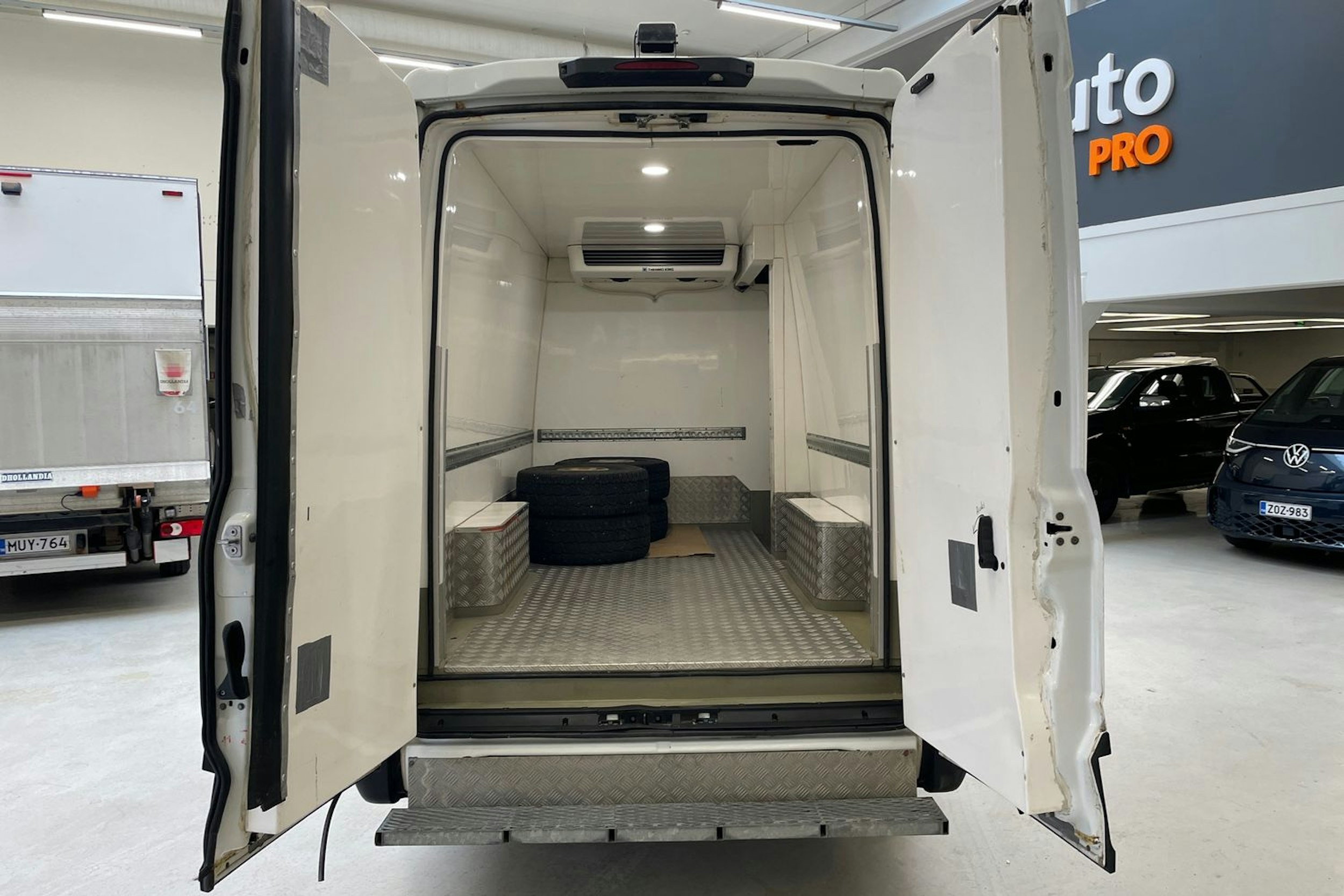 valkoinen Iveco Daily 2017 kuva 18.