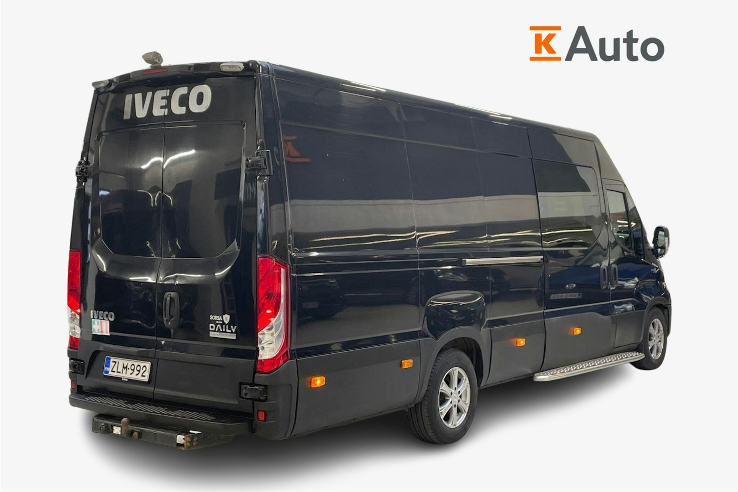 musta Iveco Daily 2017 kuva 2.