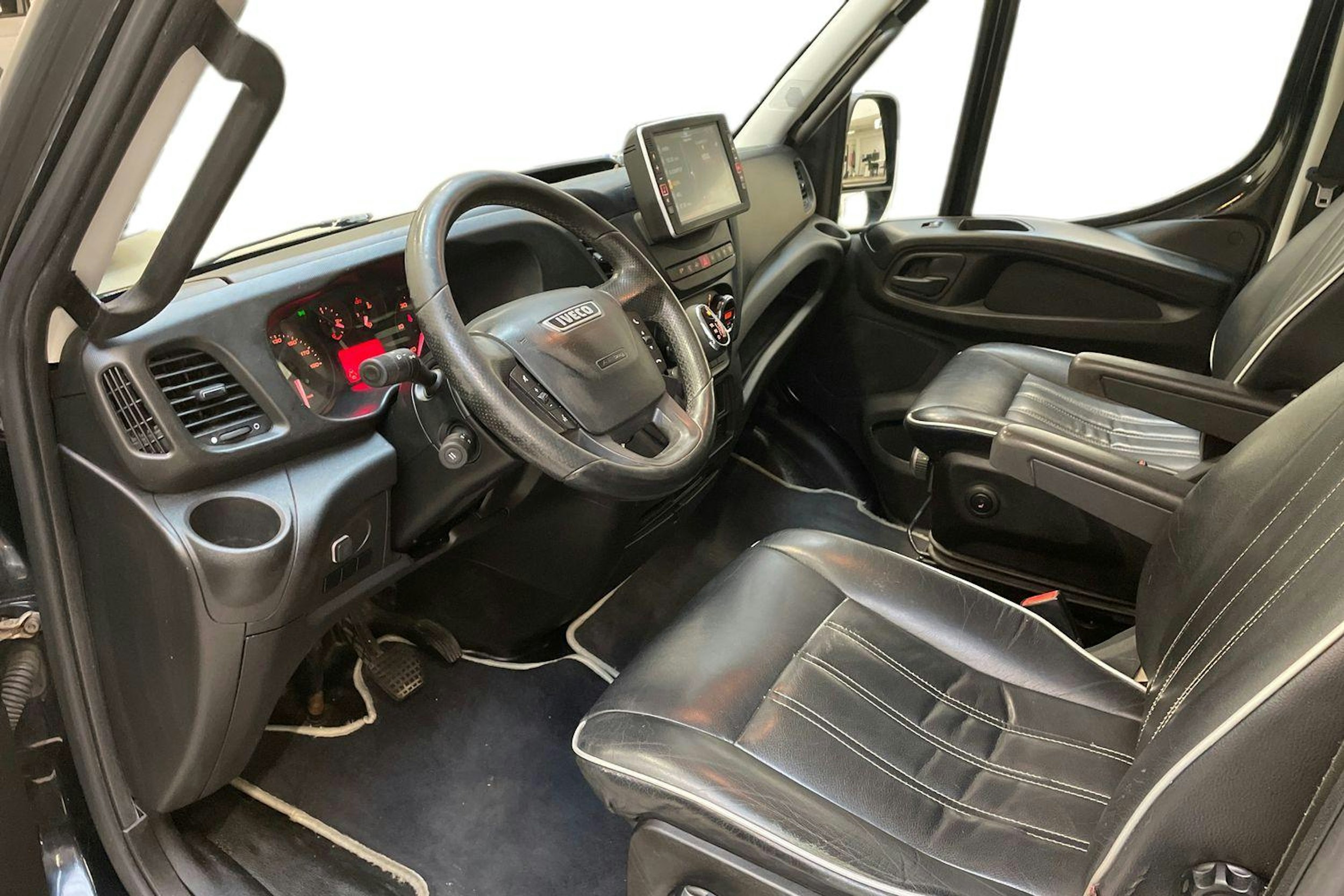 musta Iveco Daily 2017 kuva 7.