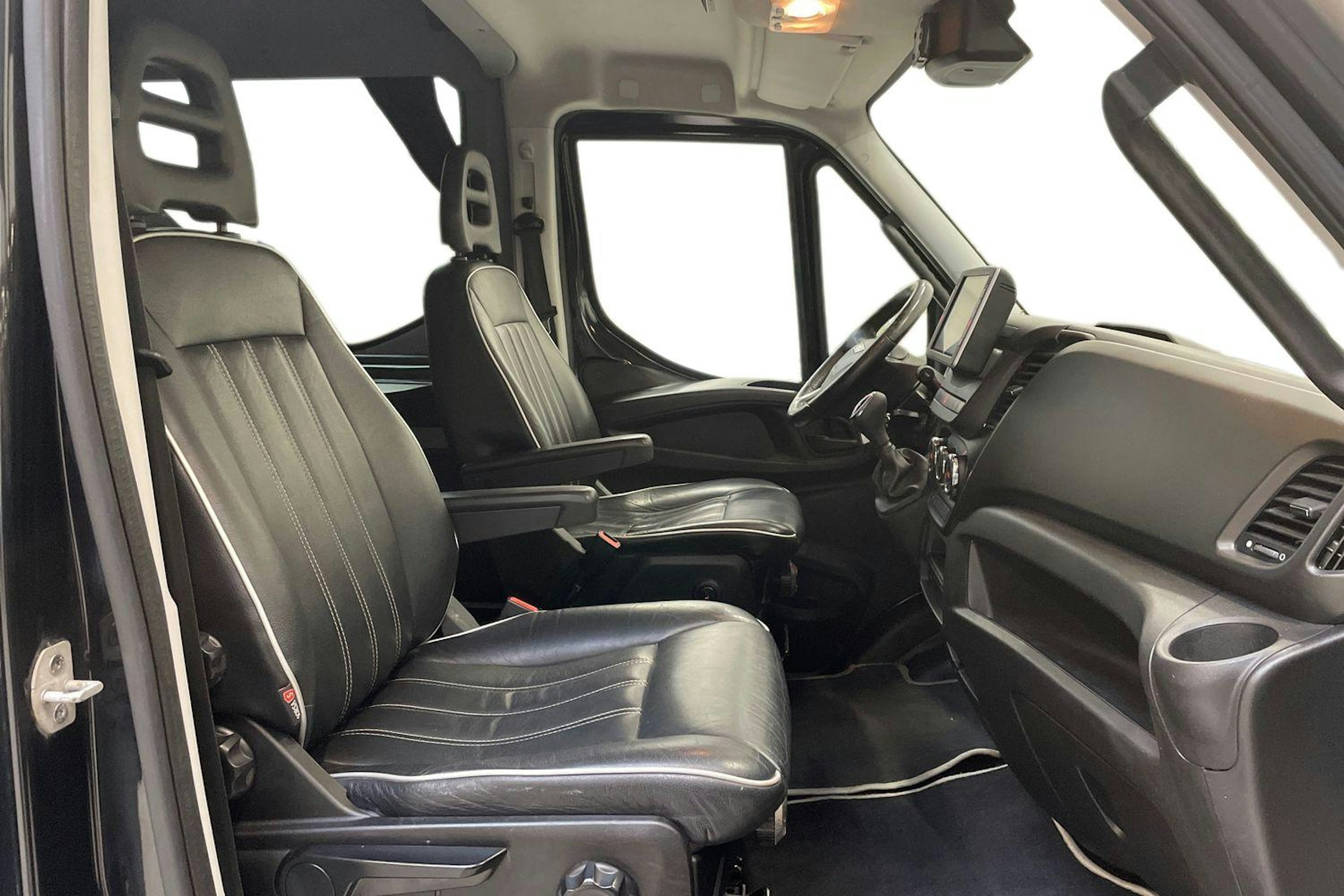 musta Iveco Daily 2017 kuva 10.