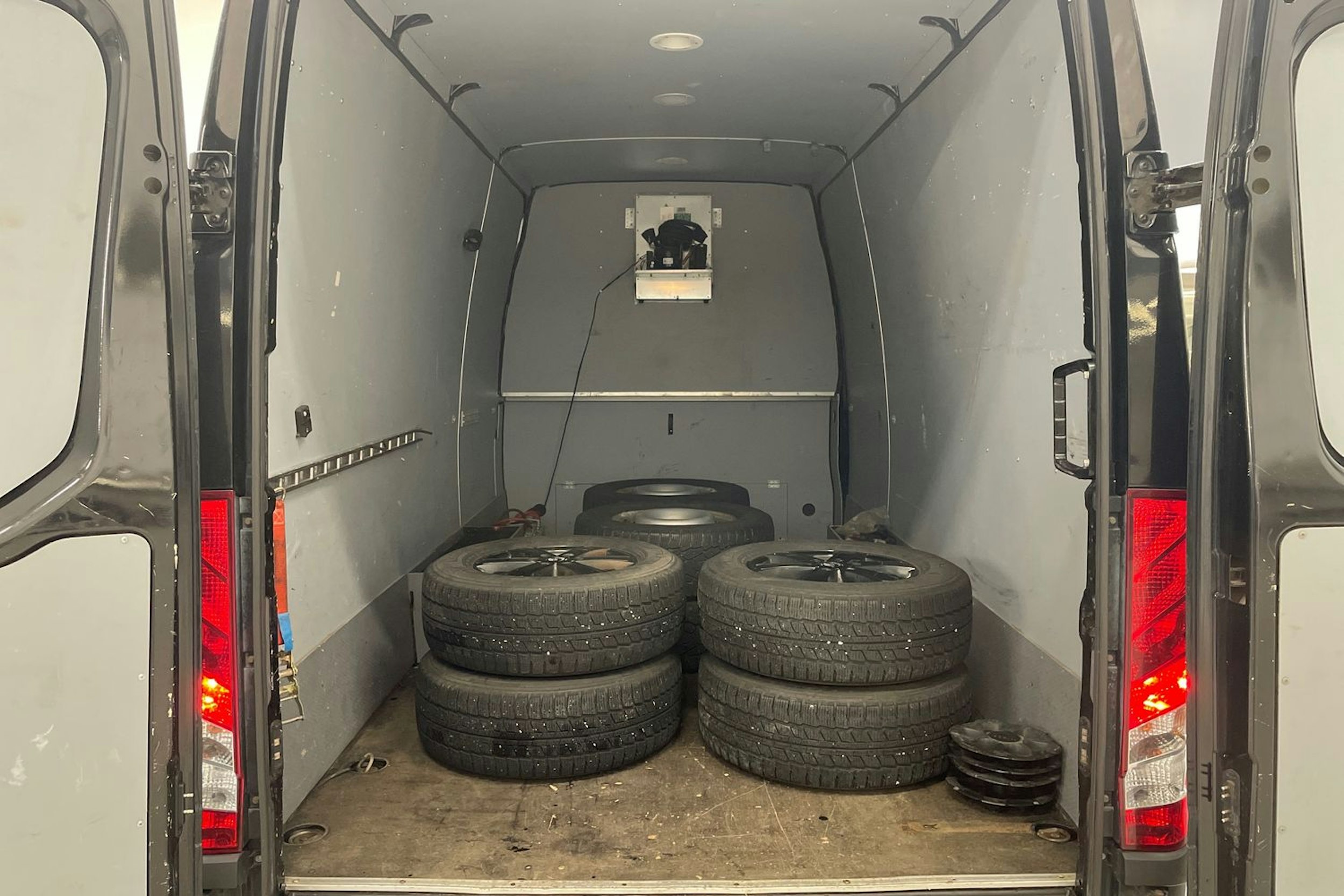 musta Iveco Daily 2017 kuva 15.