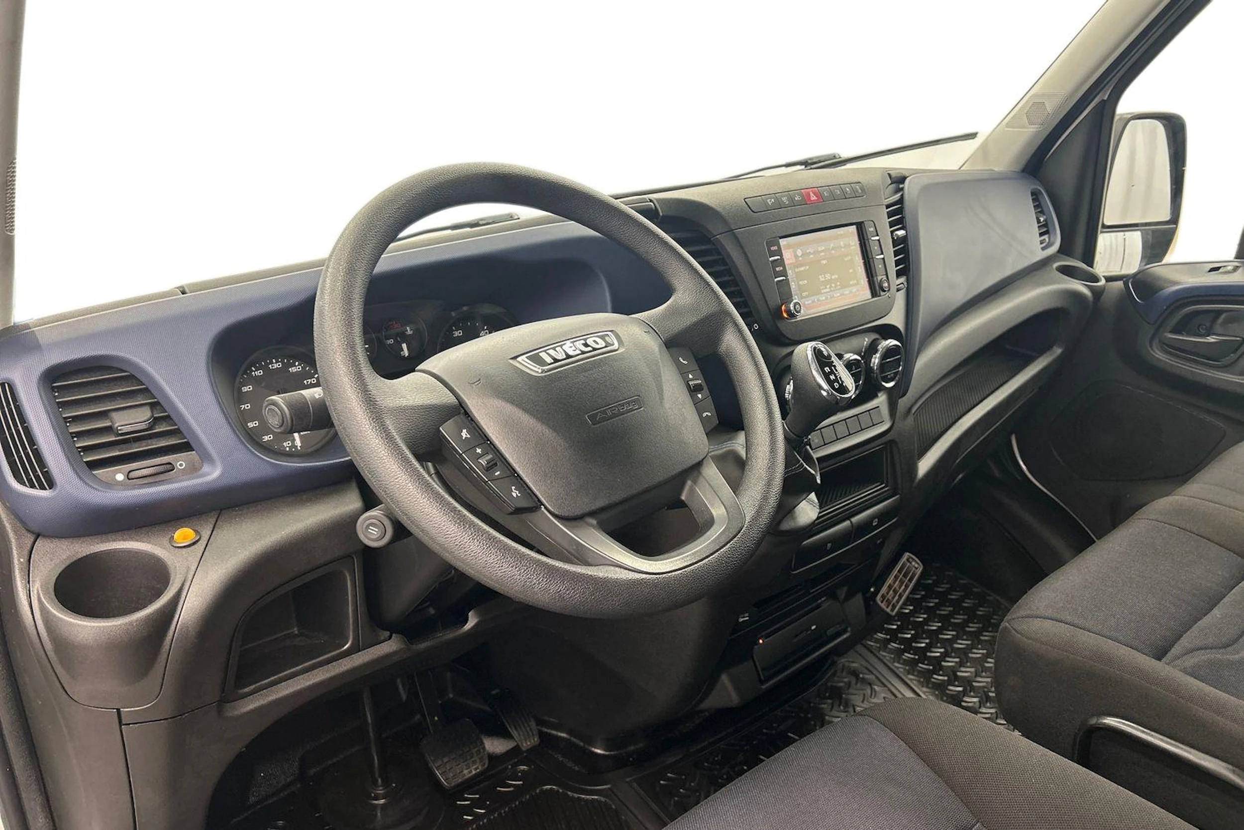 valkoinen Iveco Daily 2018 kuva 7.