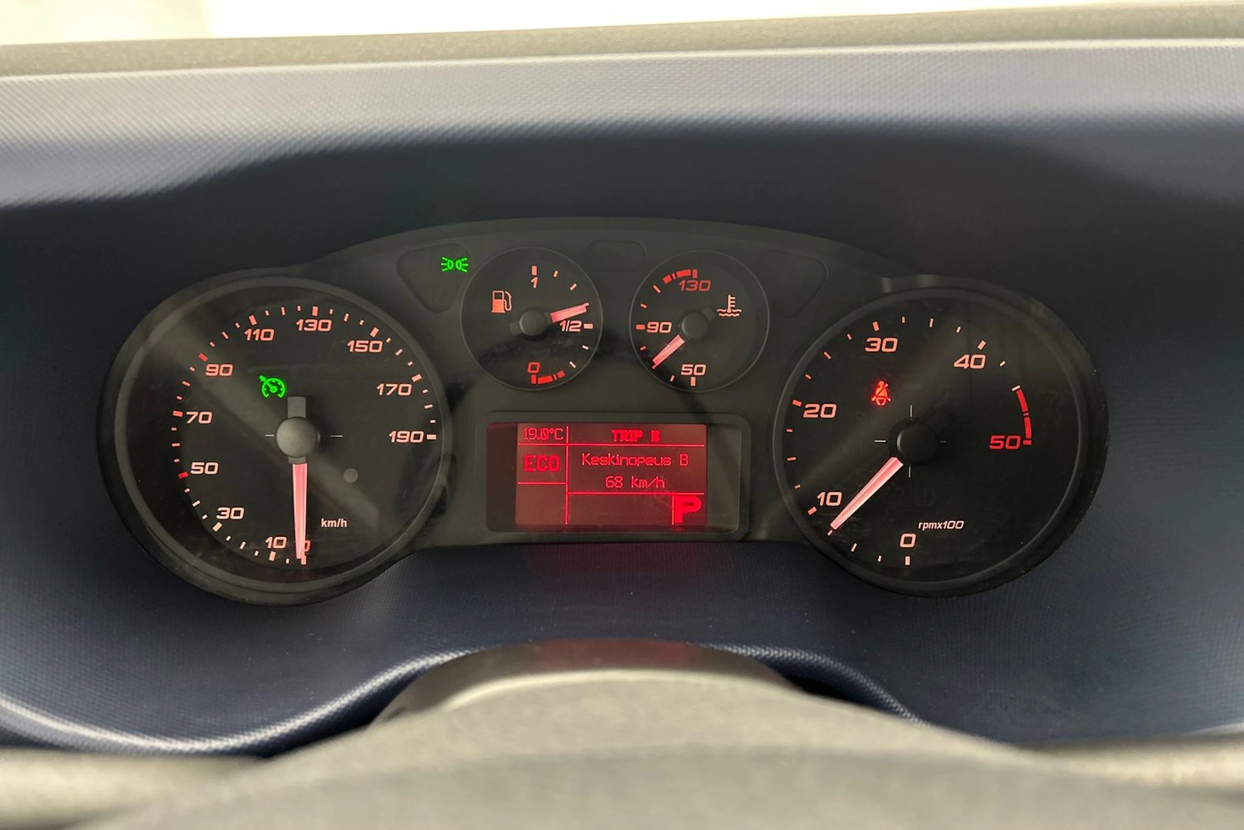valkoinen Iveco Daily 2018 kuva 10.