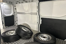 valkoinen Iveco Daily 2018 kuva 20.