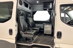 valkoinen Iveco Daily 2019 kuva 3.