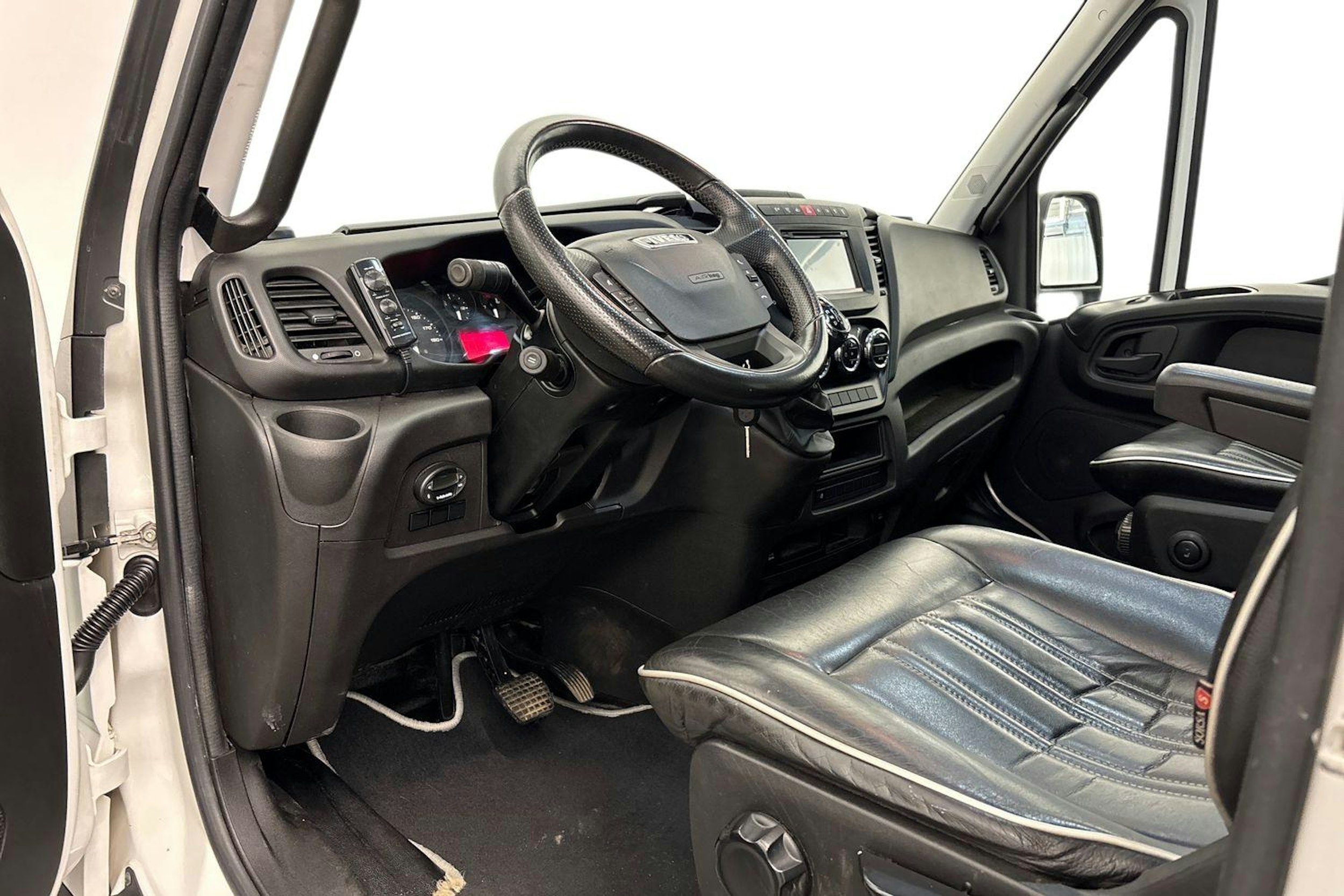valkoinen Iveco Daily 2019 kuva 7.