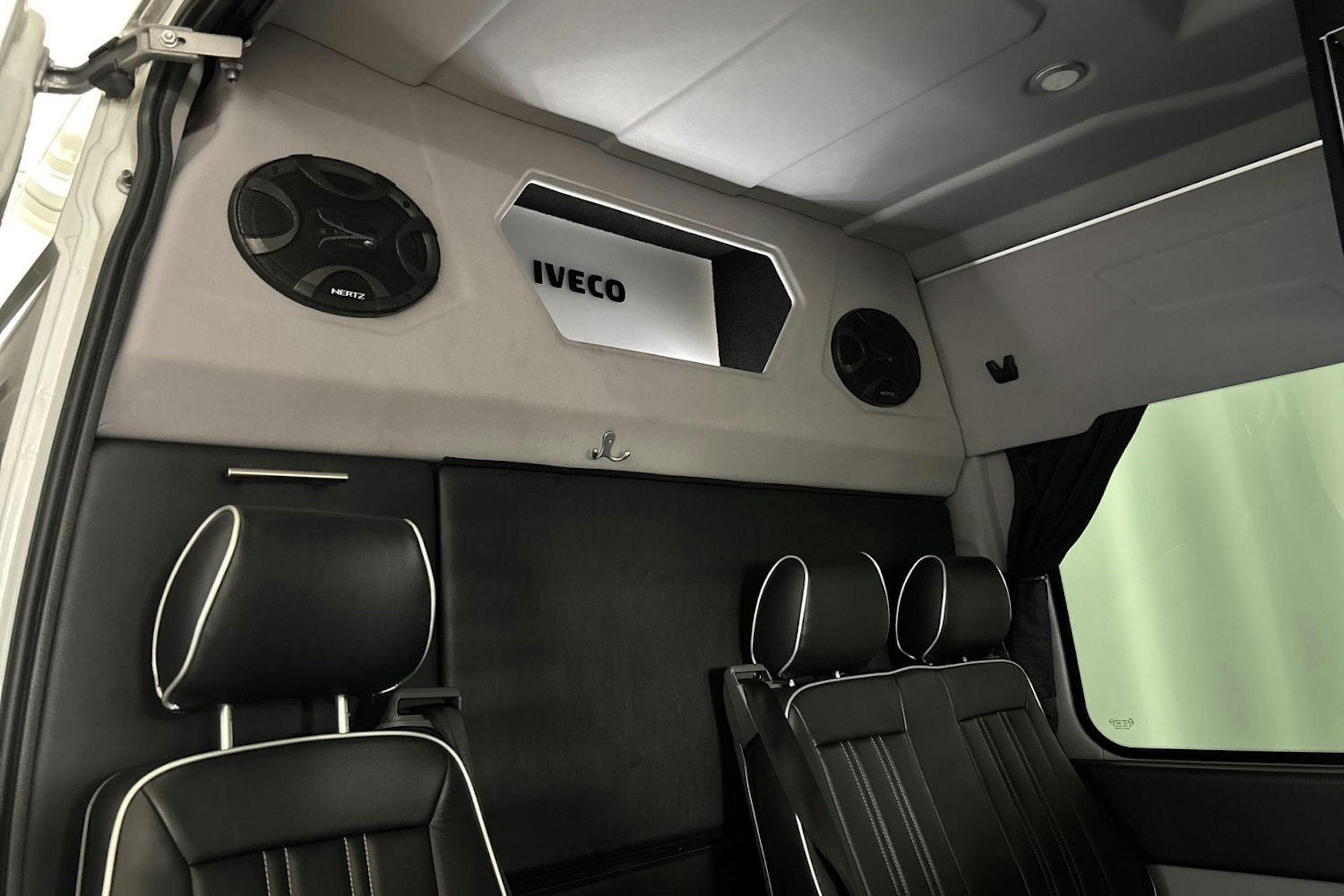 valkoinen Iveco Daily 2019 kuva 23.