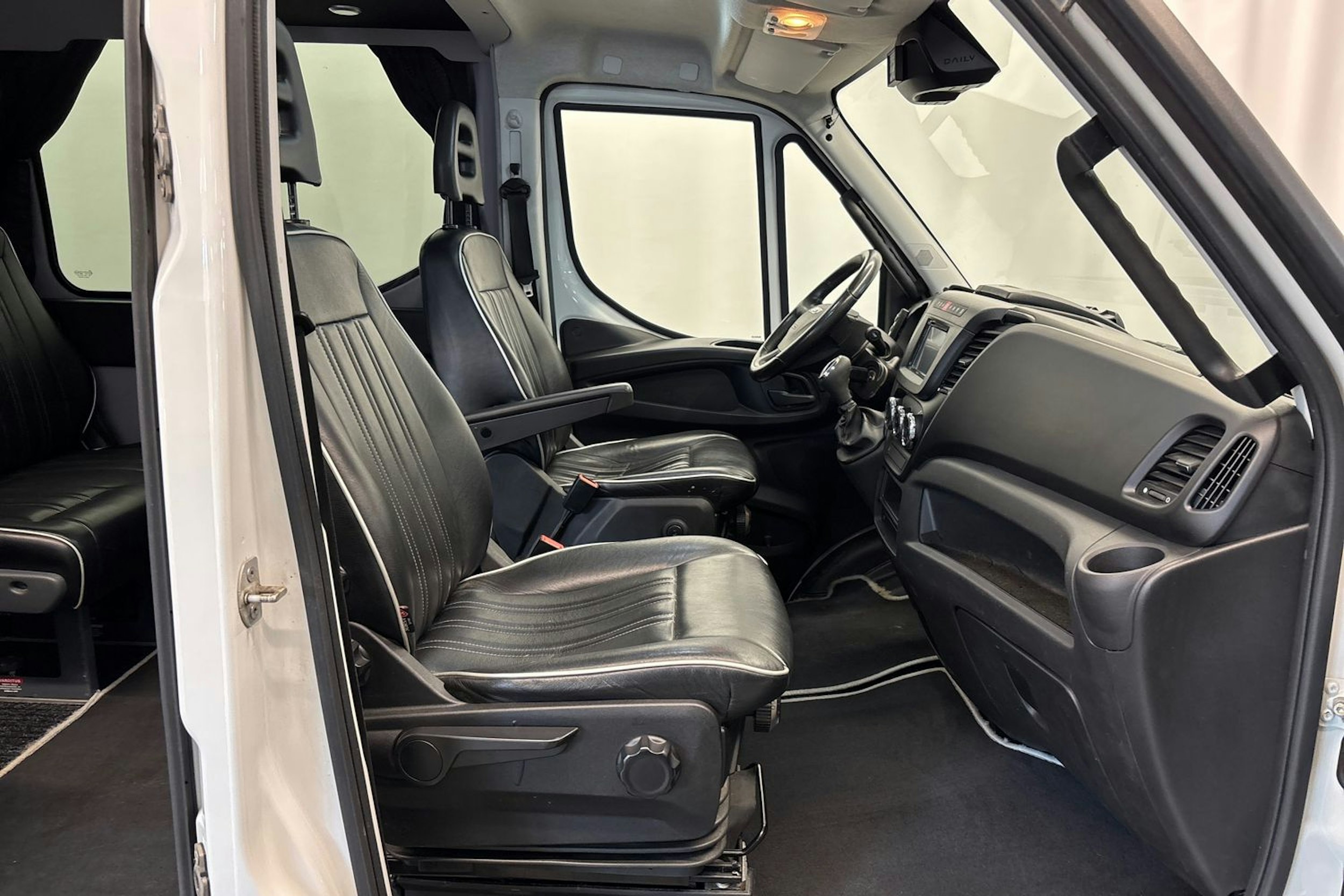 valkoinen Iveco Daily 2019 kuva 25.